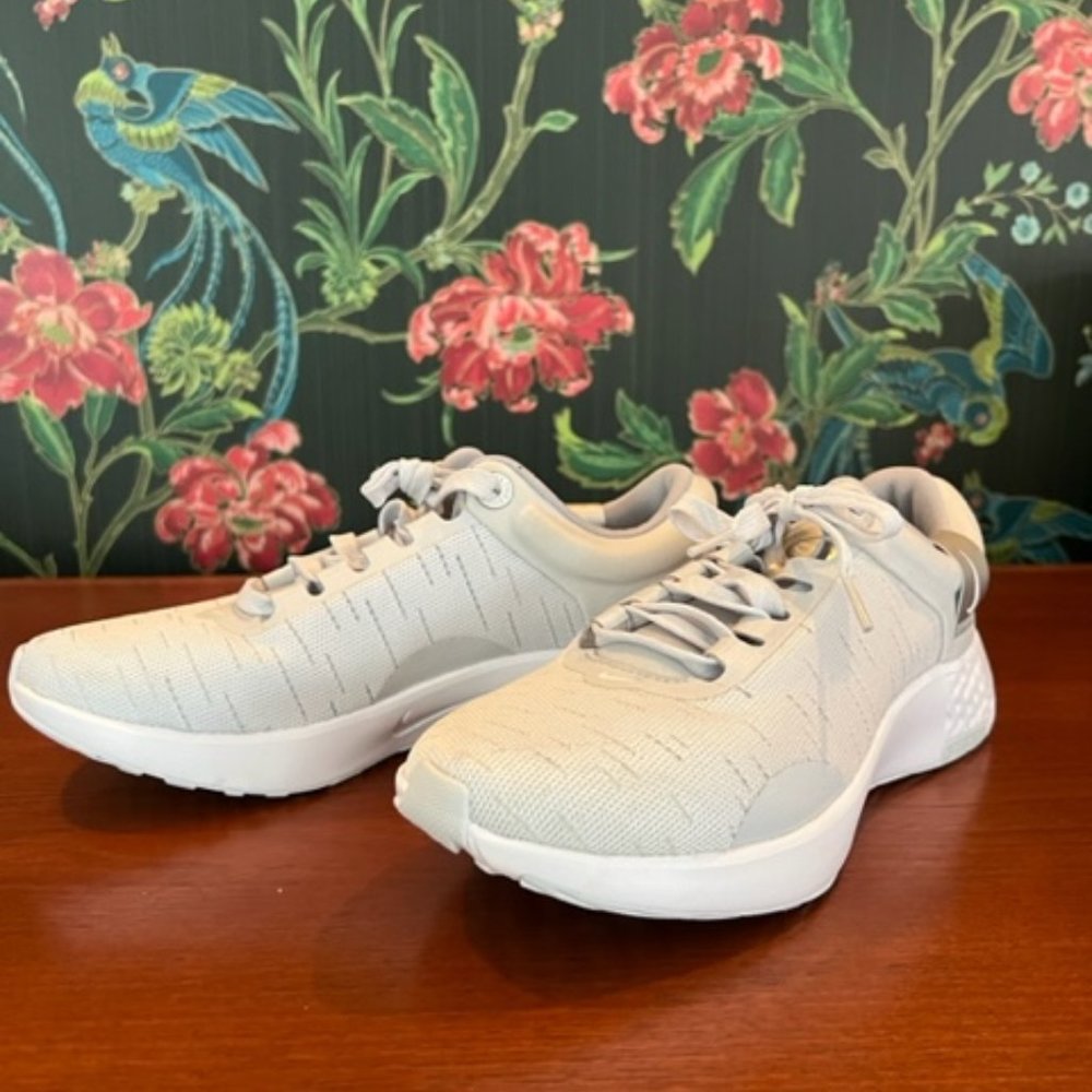 Nike Renew Serenity Run Women's Running Shoes Size 8. NEVER WORN